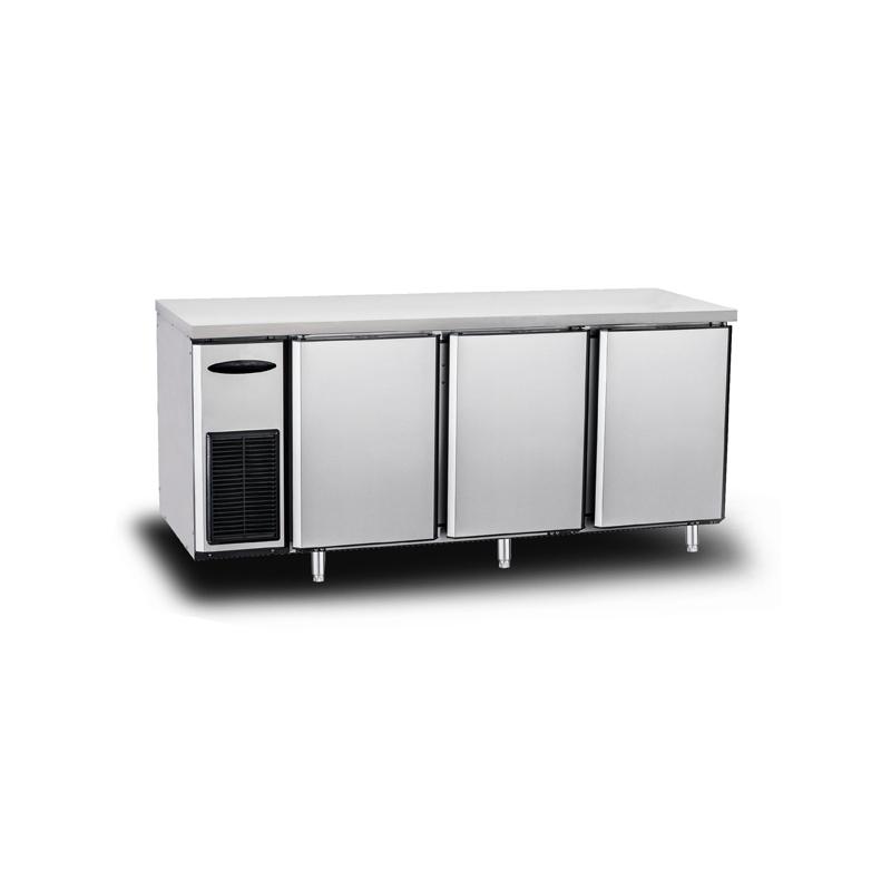 Innovative and compact design: three-door stainless steel refrigerators improve commercial kitchen operation efficiency